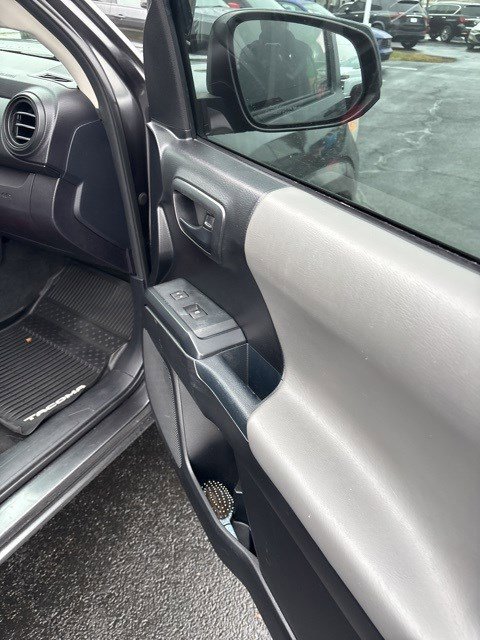 Used 2017 Toyota Tacoma SR w/ Tow Package image 5