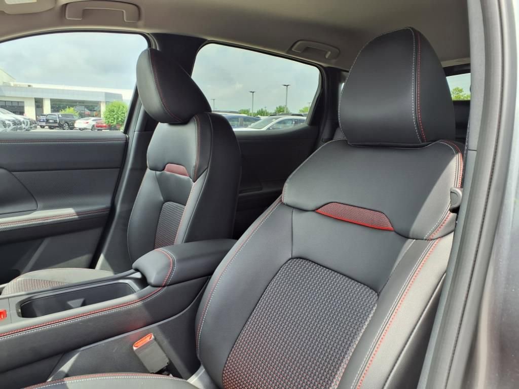 New 2025 Nissan Kicks SR AWD/4WD image 13