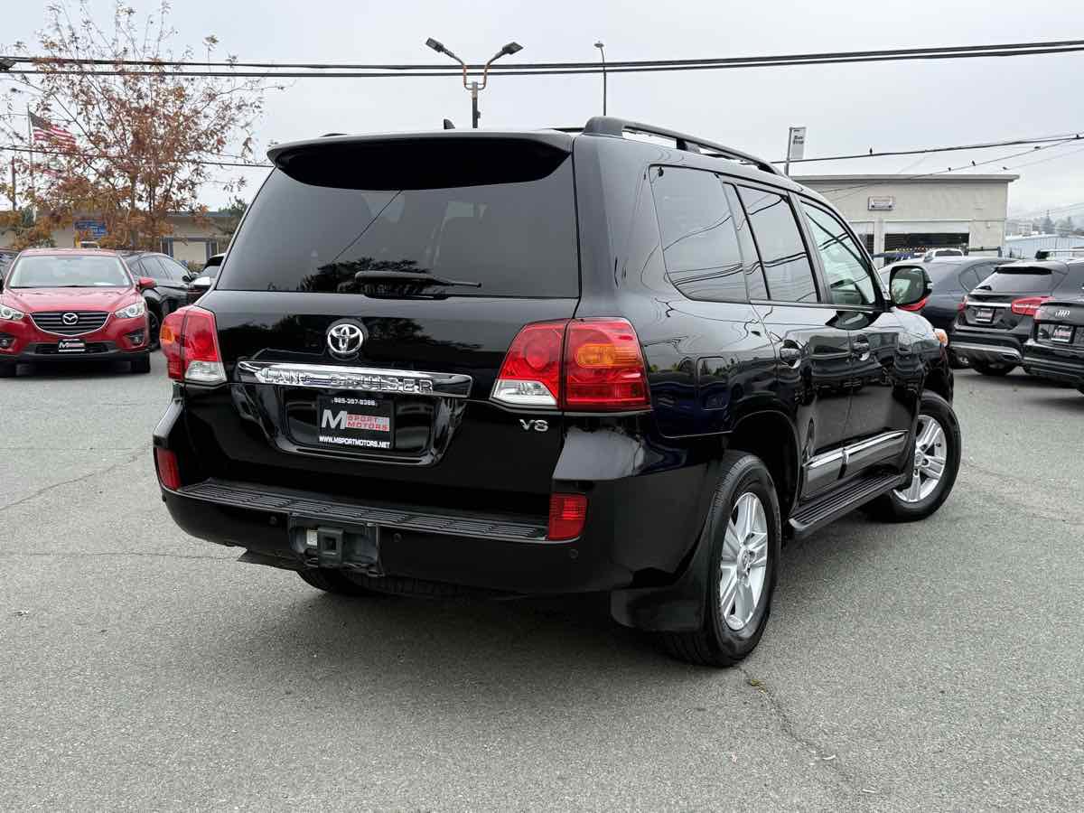 Used 2015 Toyota Land Cruiser image 10