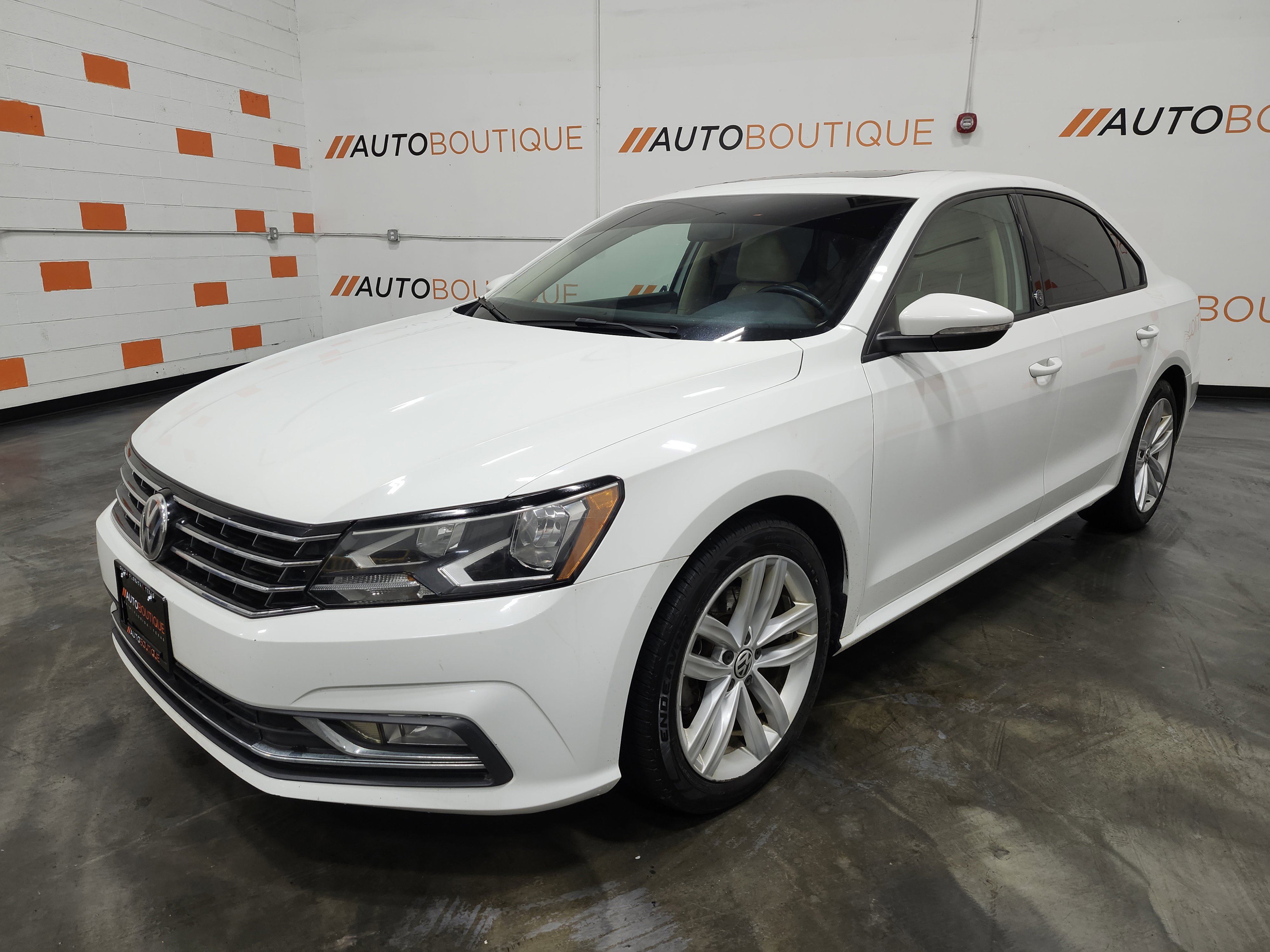 Used 2019 Volkswagen Passat 2.0T Wolfsburg w/ Wheels & Sunroof Package image 13