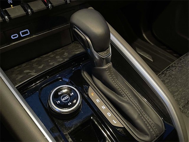 Used 2024 Chevrolet Colorado ZR2 w/ Safety Package image 23