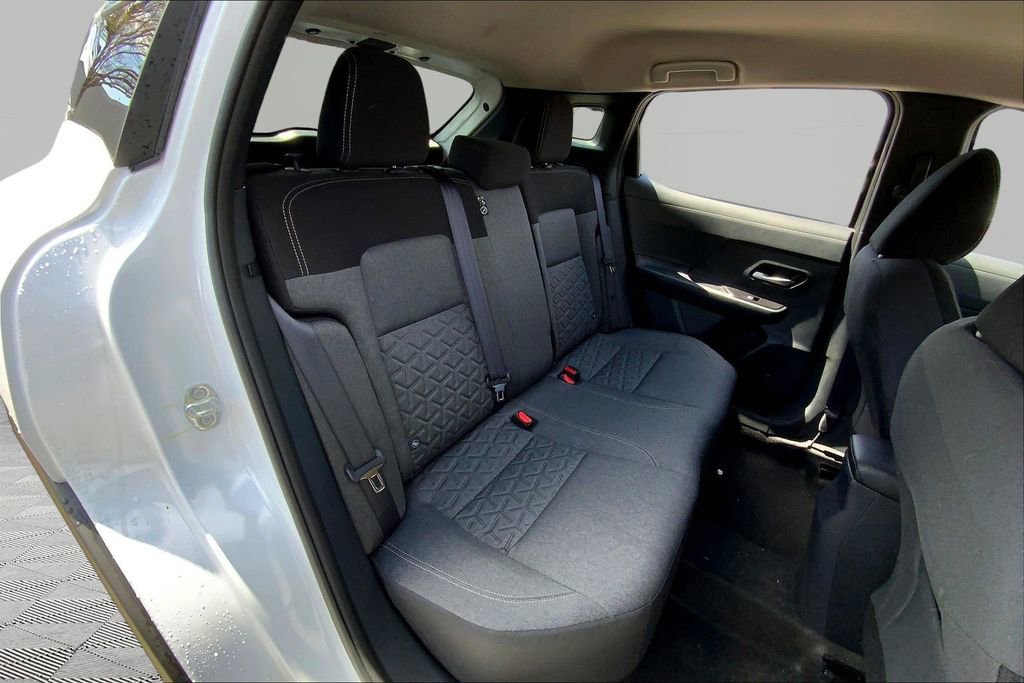 Used 2025 Nissan Kicks SV image 17