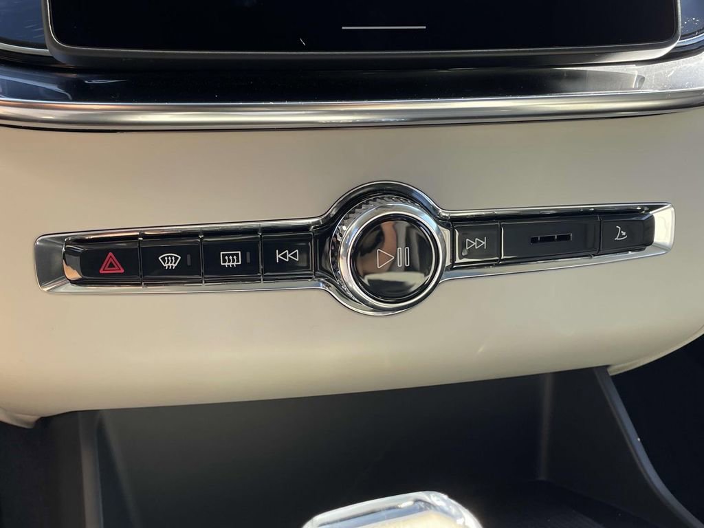 New 2026 Volvo XC90 B6 Ultra w/ Protection Package Premier image 19