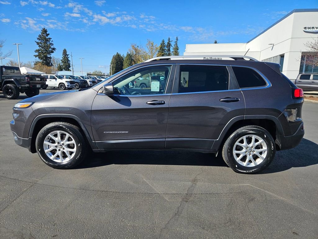 Used 2017 Jeep Cherokee Latitude w/ Comfort/Convenience Group image 3