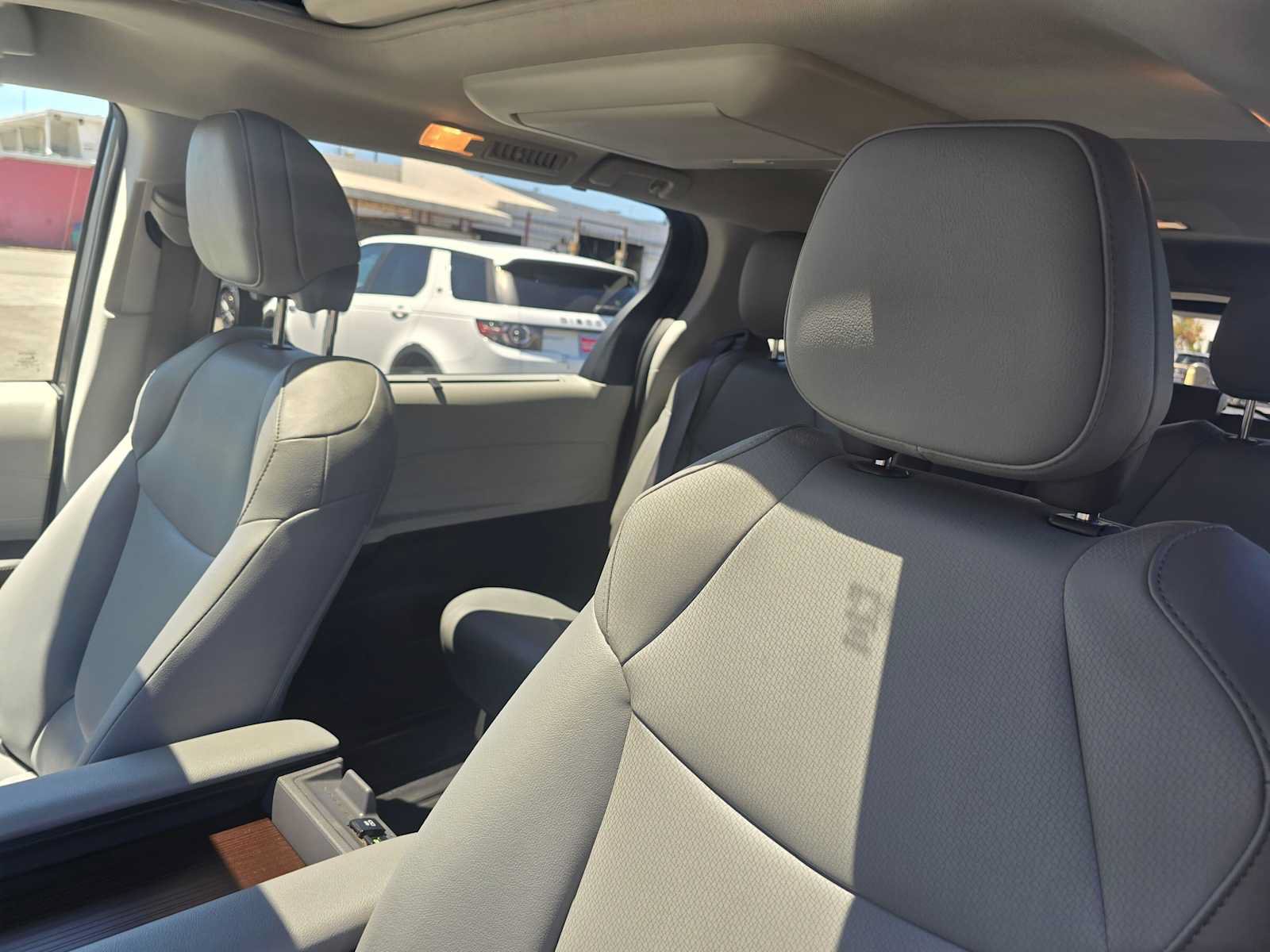 Used 2023 Toyota Sienna XLE w/ XLE Plus Package FWD image 24
