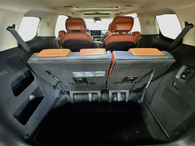 Certified 2024 Kia Carnival SX Prestige FWD image 28