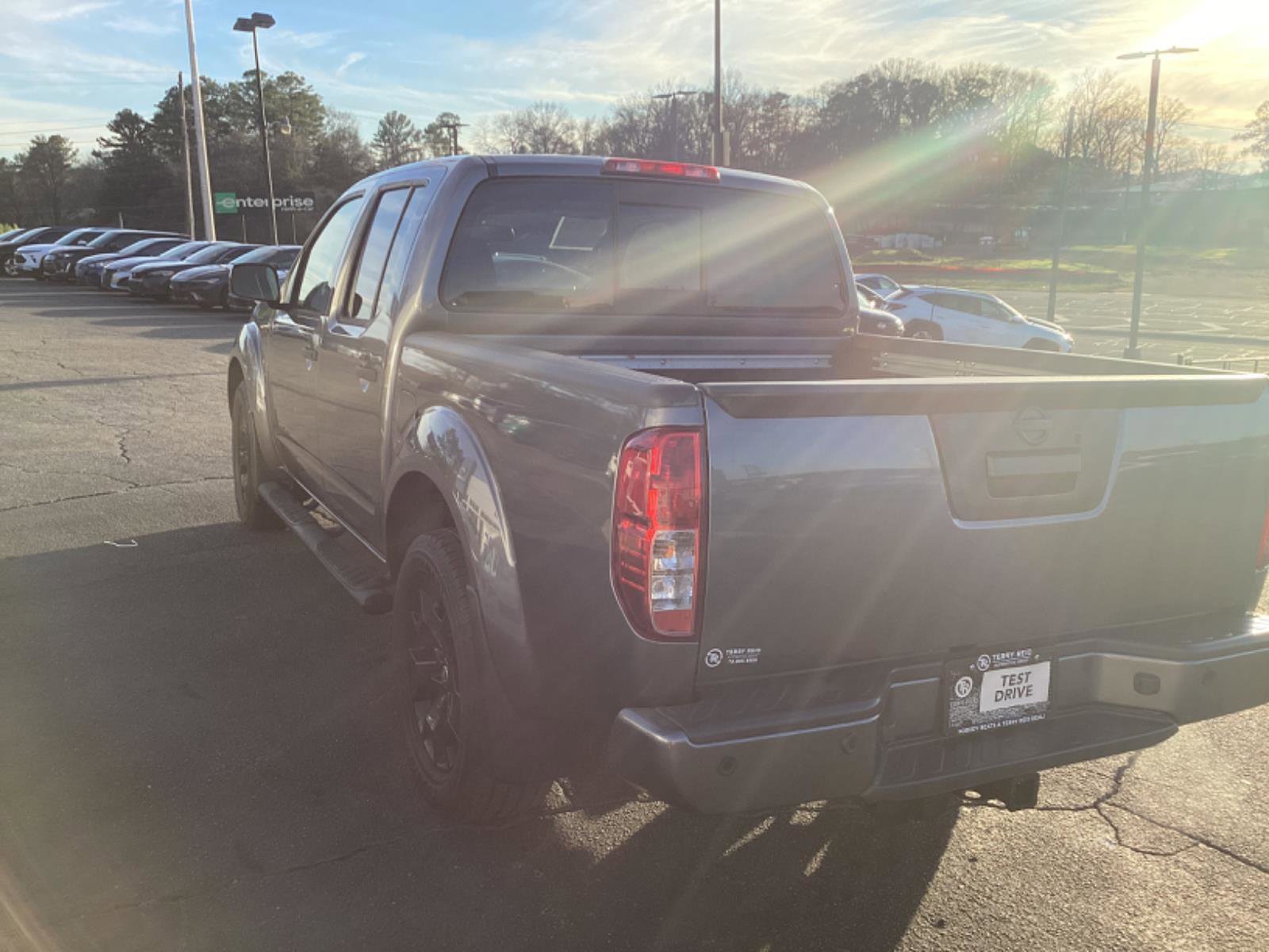 Used 2021 Nissan Frontier SV w/ Midnight Edition Floor Mats image 7