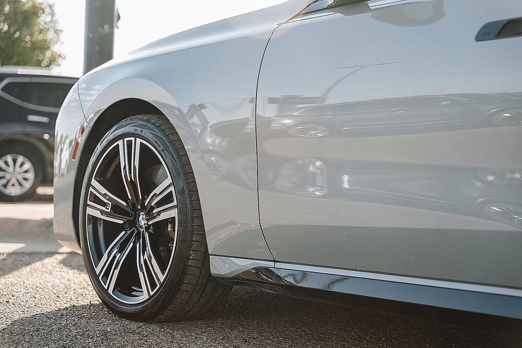 Used 2025 BMW 760i xDrive w/ Executive Package image 10