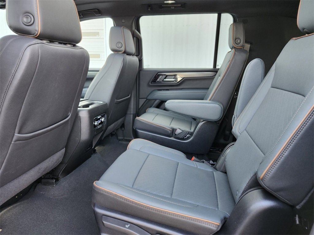 Used 2025 GMC Yukon XL AT4 image 14