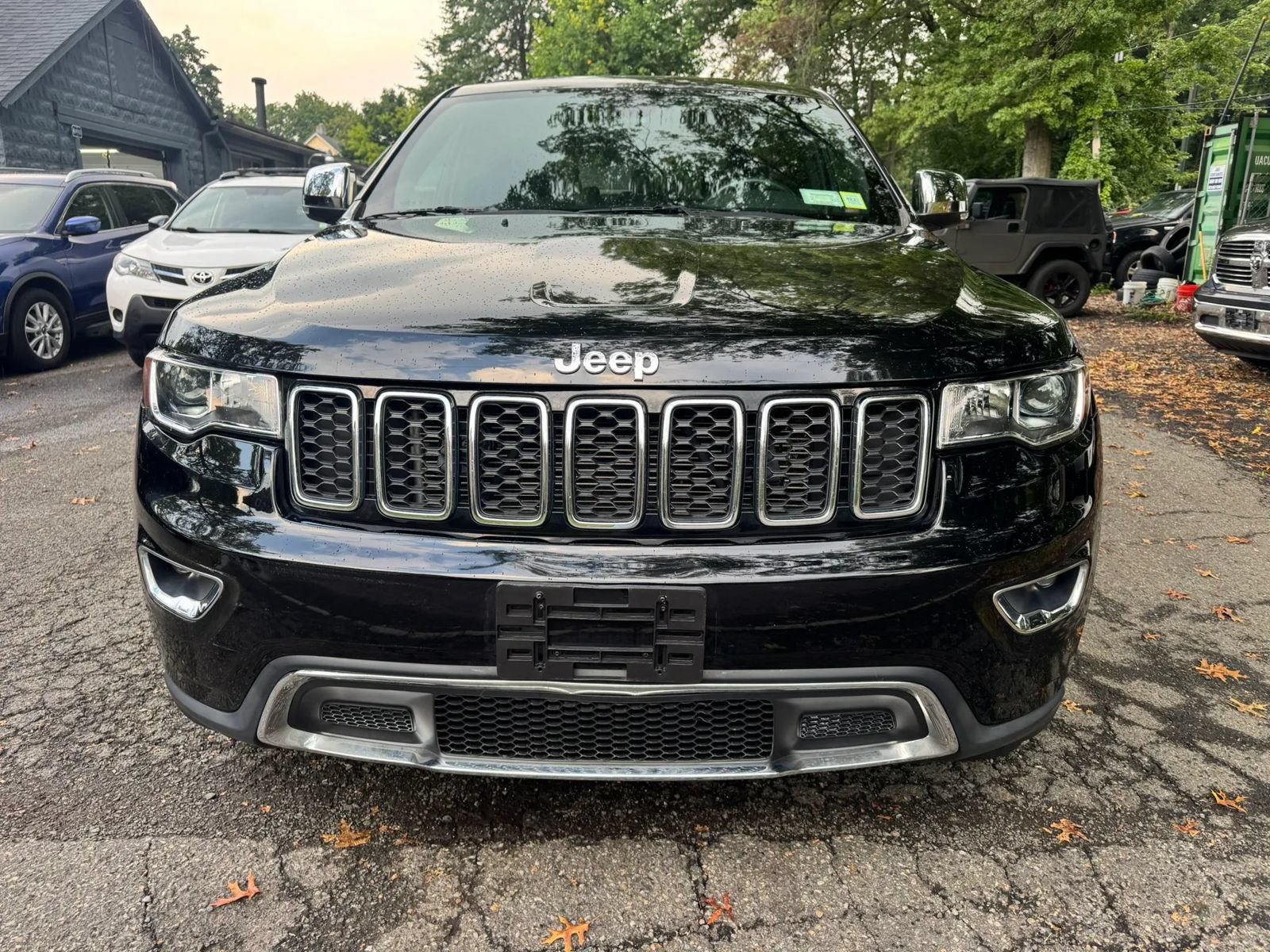 Used 2018 Jeep Grand Cherokee Limited AWD/4WD image 2