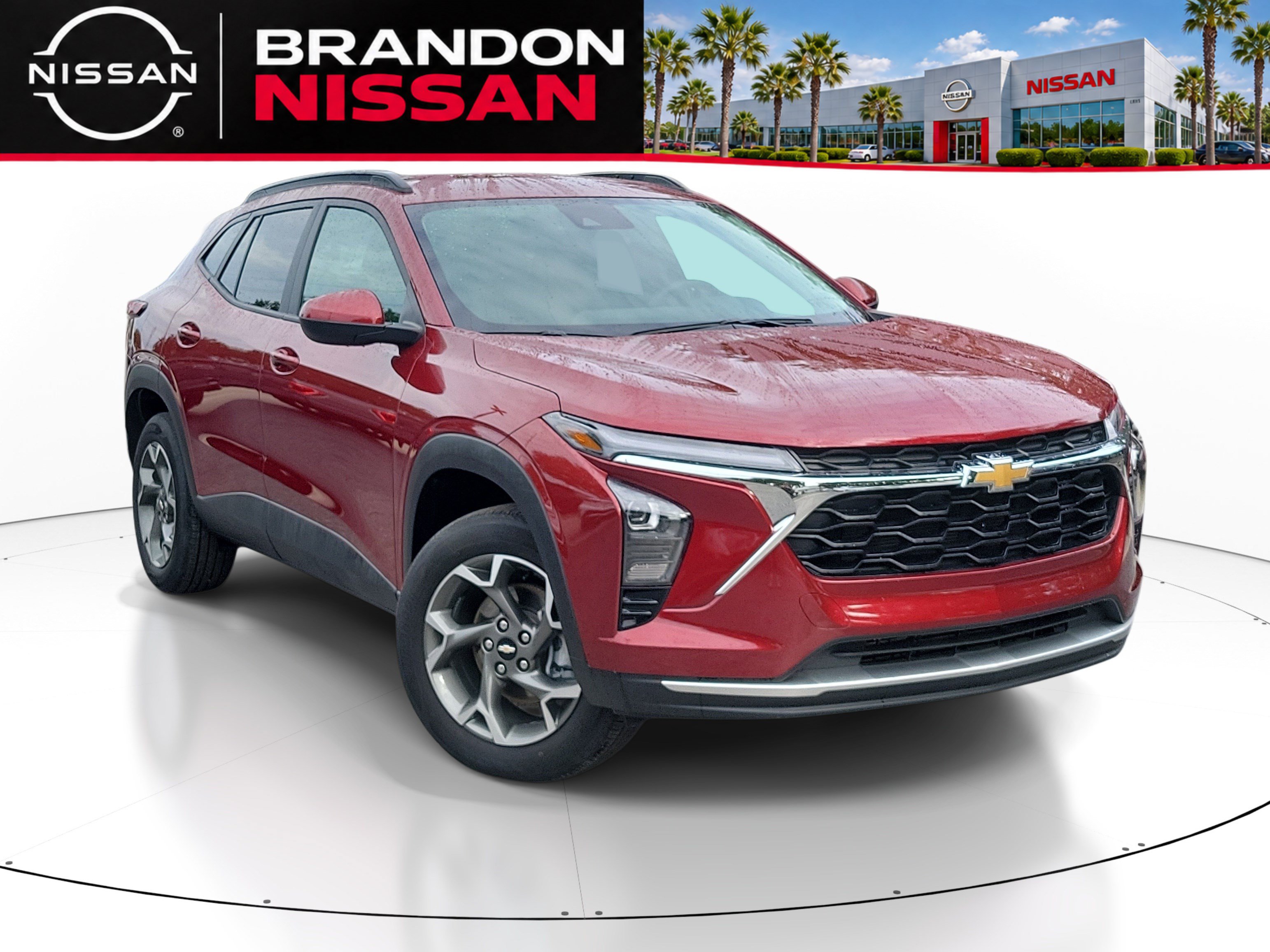 Used 2025 Chevrolet Trax LT FWD image 1