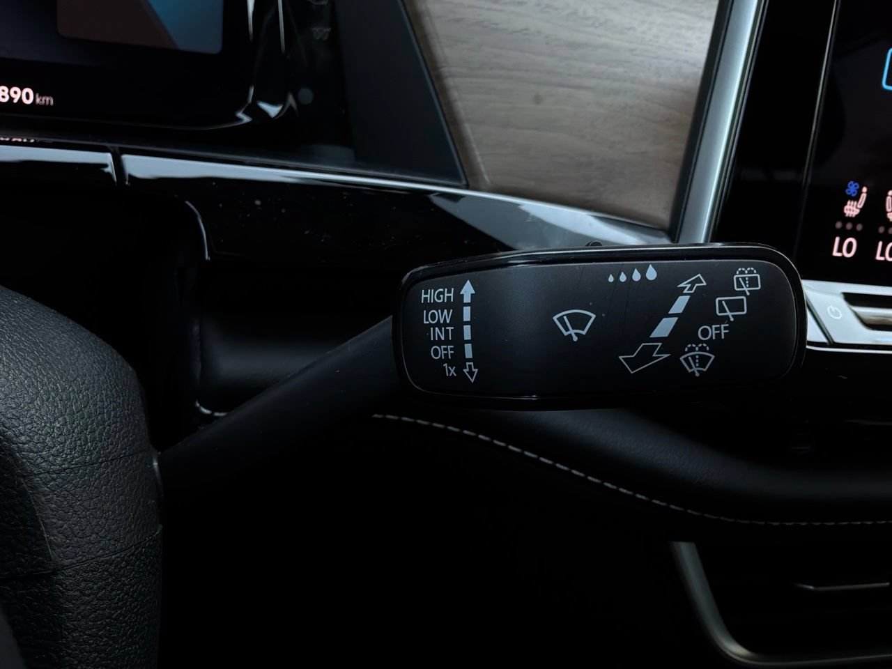Used 2026 Volkswagen Atlas SE FWD image 42