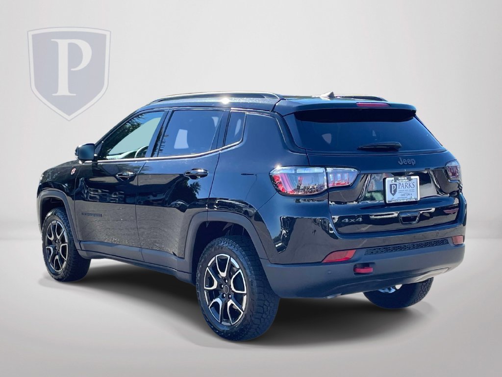 Used 2025 Jeep Compass Trailhawk AWD/4WD image 7