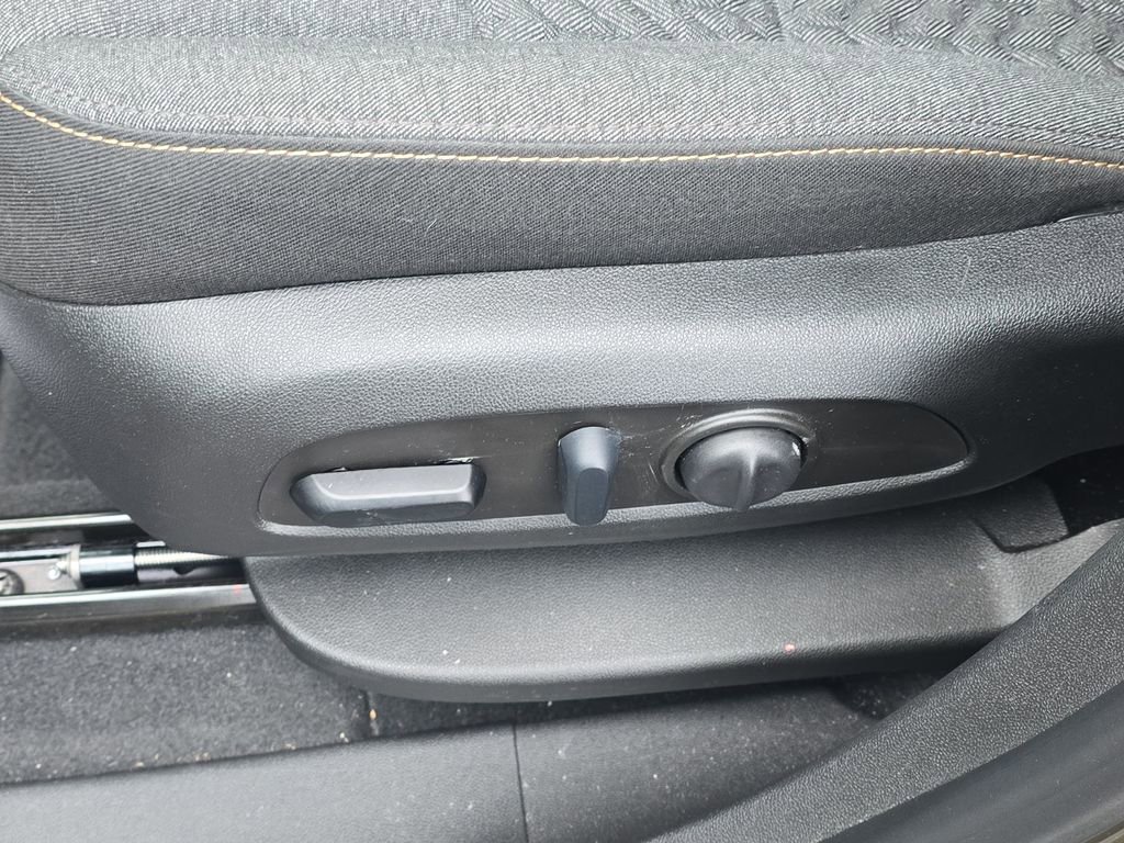 Used 2023 Chevrolet Equinox LT image 16