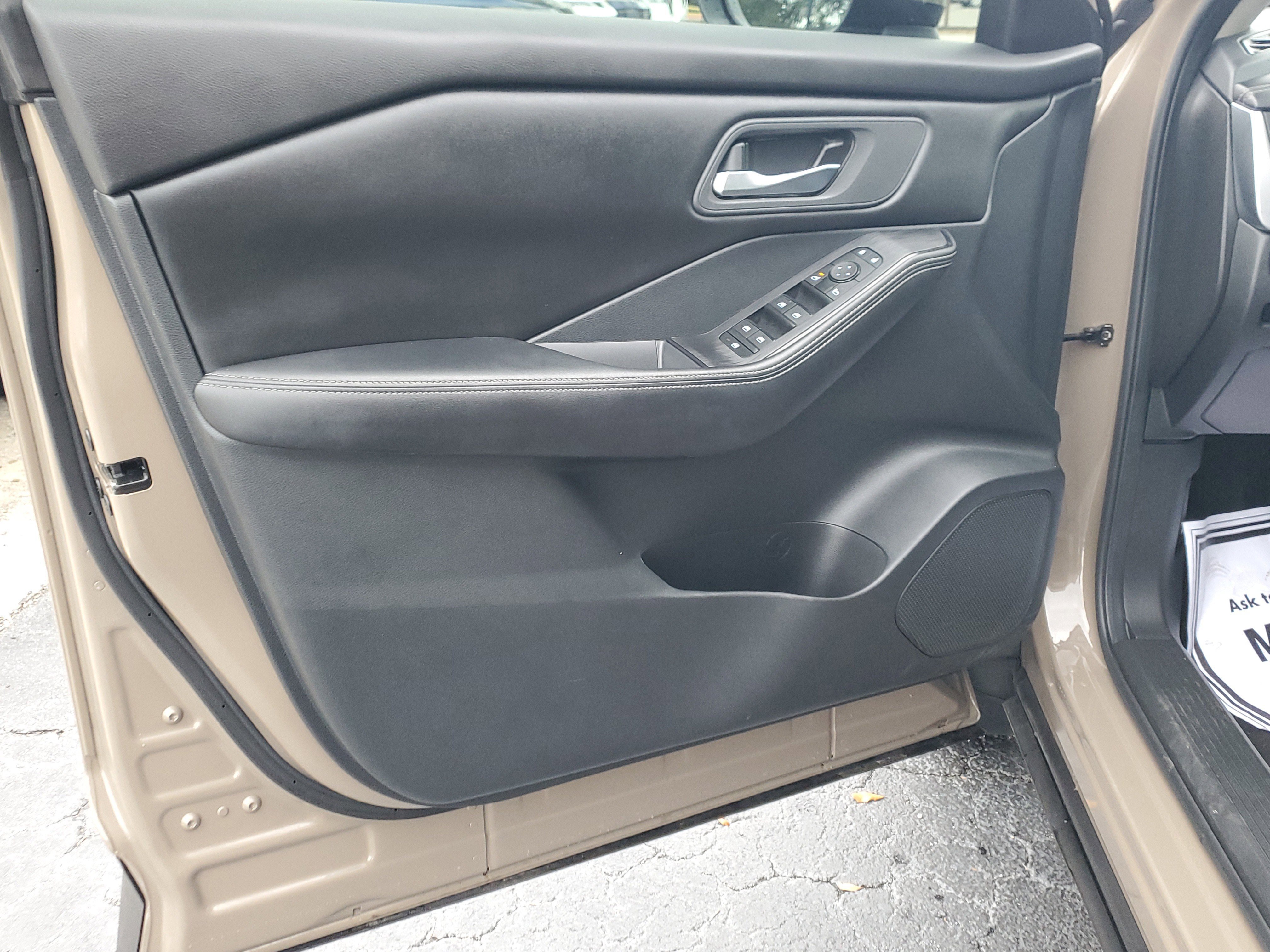 Certified 2024 Nissan Rogue SV image 17