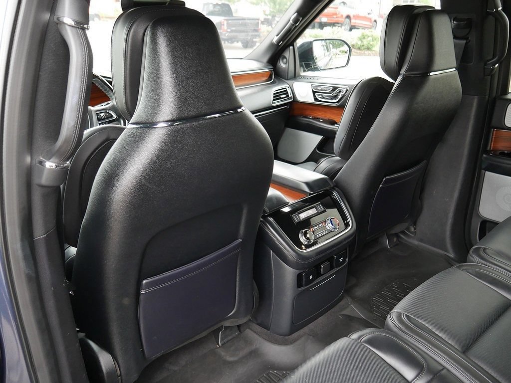 Used 2019 Lincoln Navigator Reserve AWD/4WD image 14