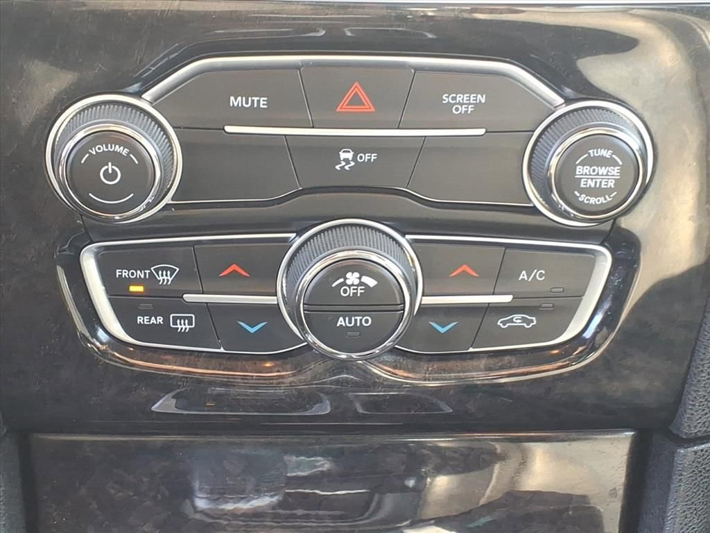Used 2018 Chrysler 300 Limited image 8