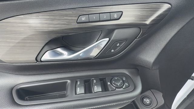 Used 2024 GMC Terrain SLT image 20