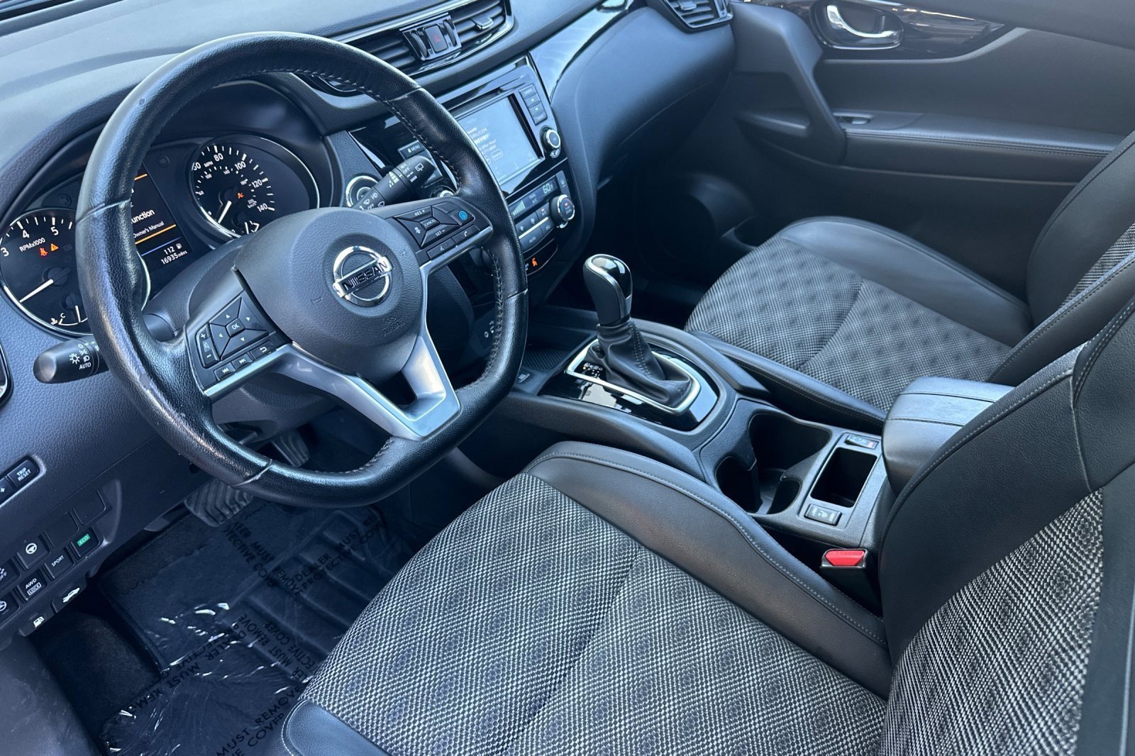 Used 2022 Nissan Rogue Sport SV w/ Technology Package image 9