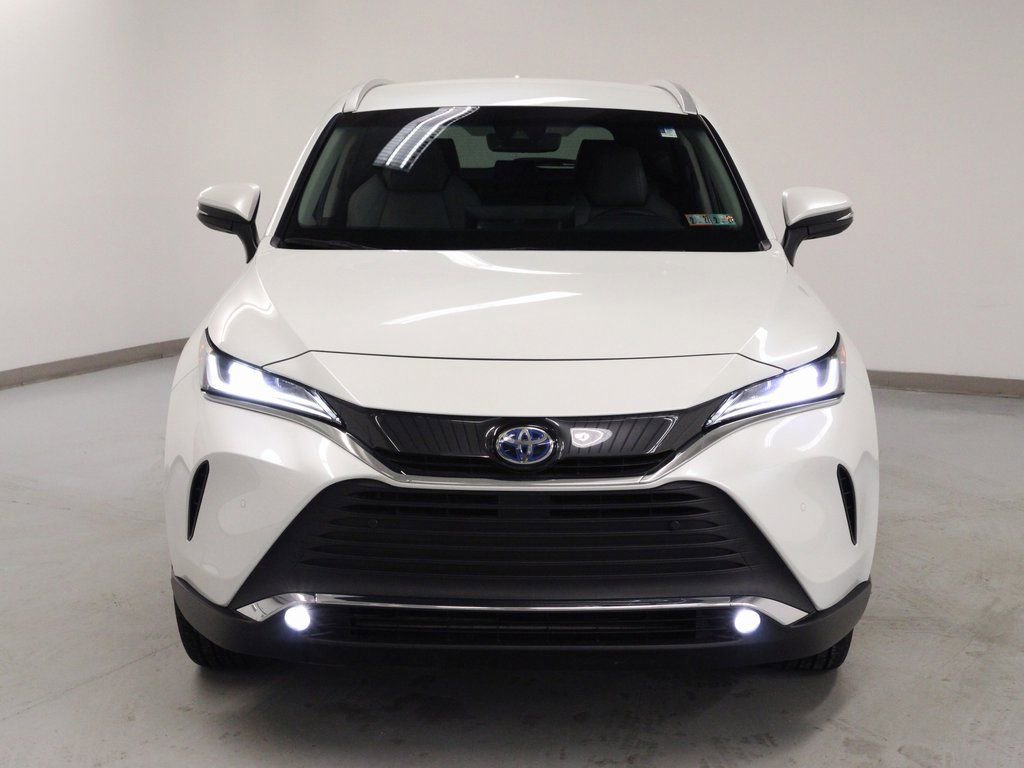 Used 2023 Toyota Venza XLE image 3