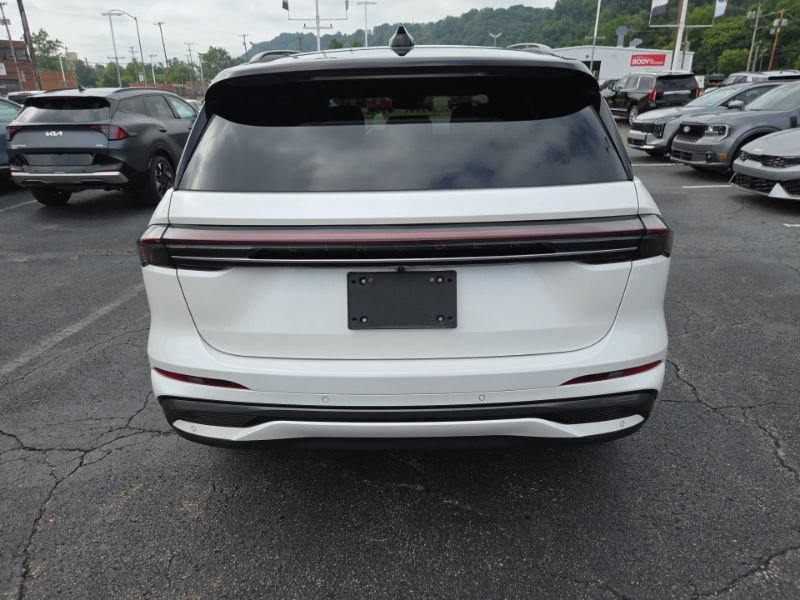 Used 2025 Lincoln Nautilus Reserve w/ Jet Appearance Package AWD/4WD image 6