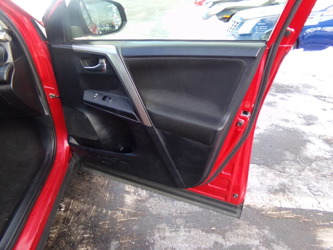 Used 2015 Toyota RAV4 XLE w/ Outdoor Package AWD/4WD image 30