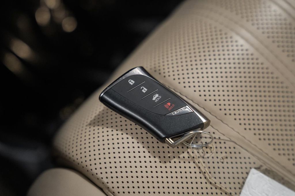Used 2019 Lexus LS 500h w/ Luxury Package image 47