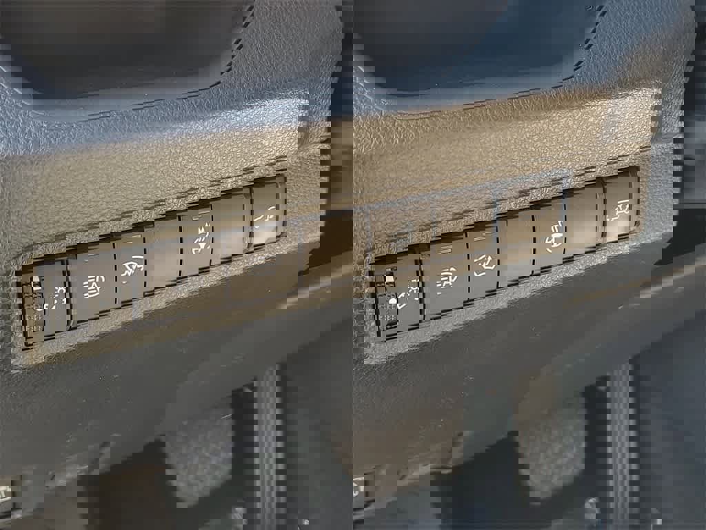 Used 2025 Toyota RAV4 XLE w/ Convenience Package image 21