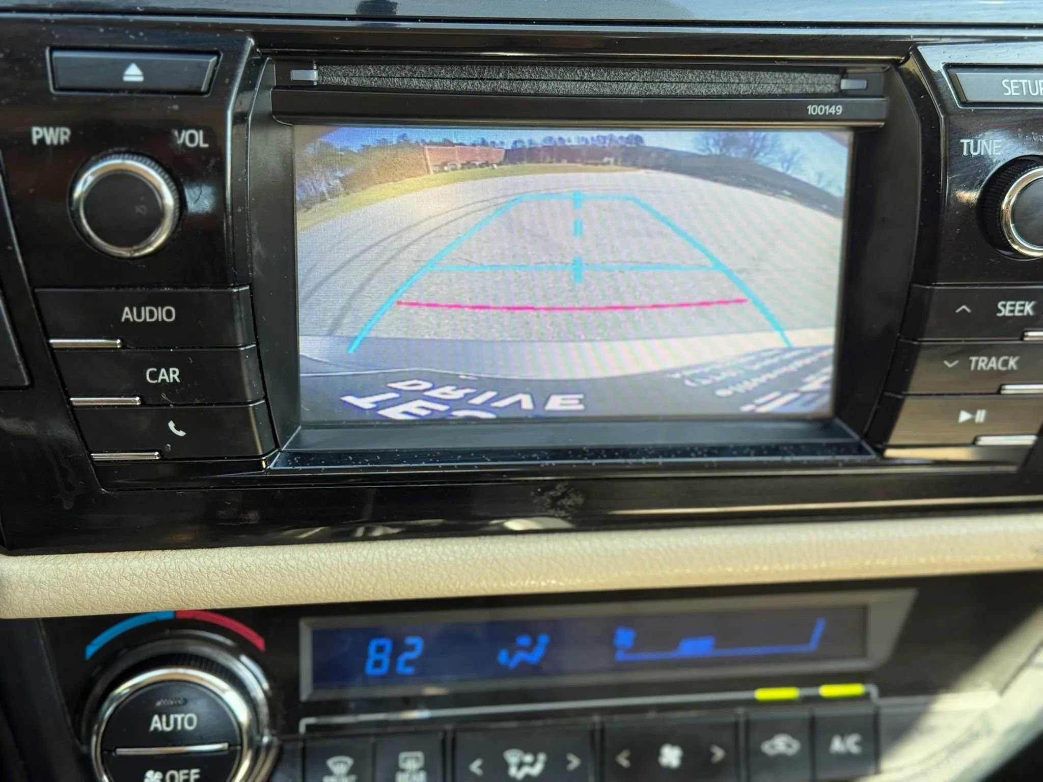 Used 2014 Toyota Corolla LE FWD image 34