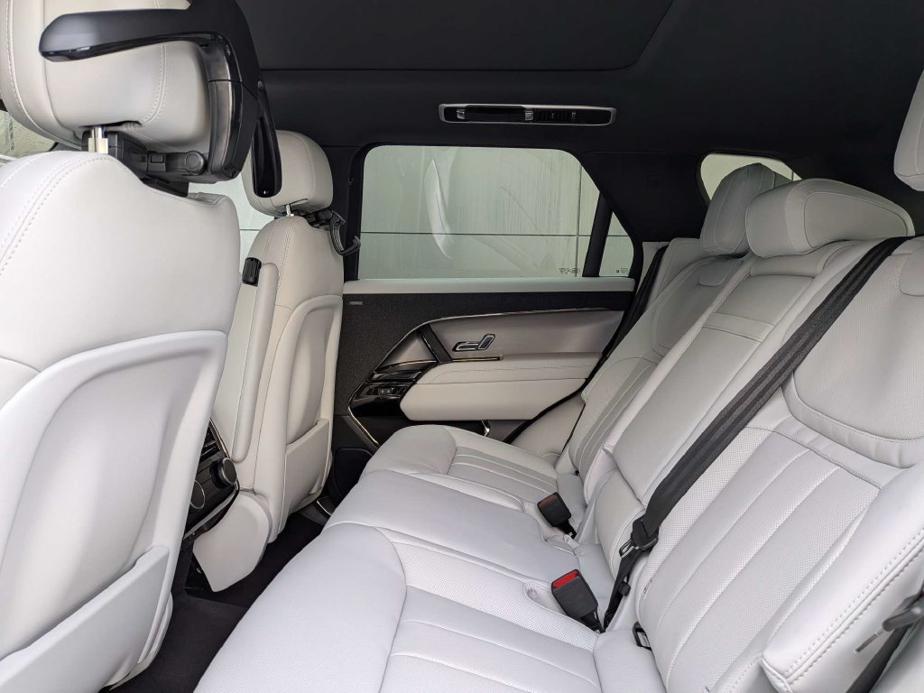 New 2027 Land Rover Range Rover Sport SE AWD/4WD image 14