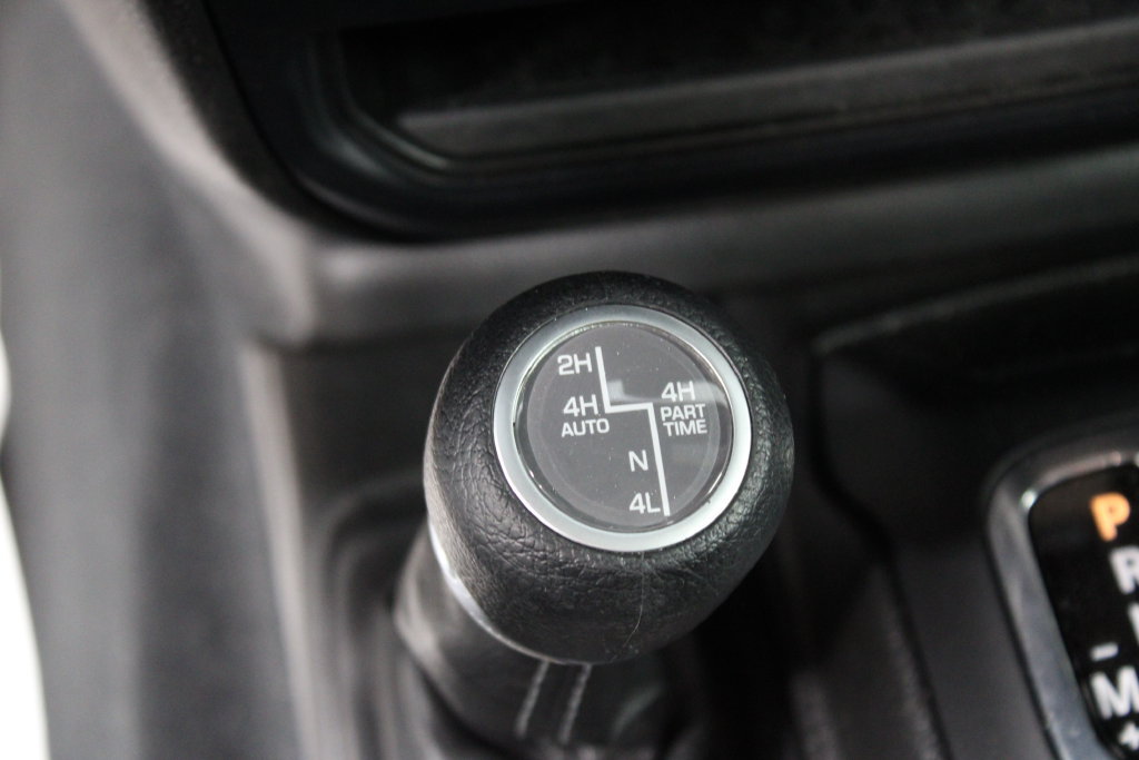 Used 2024 Jeep Wrangler Unlimited Sahara AWD/4WD image 47