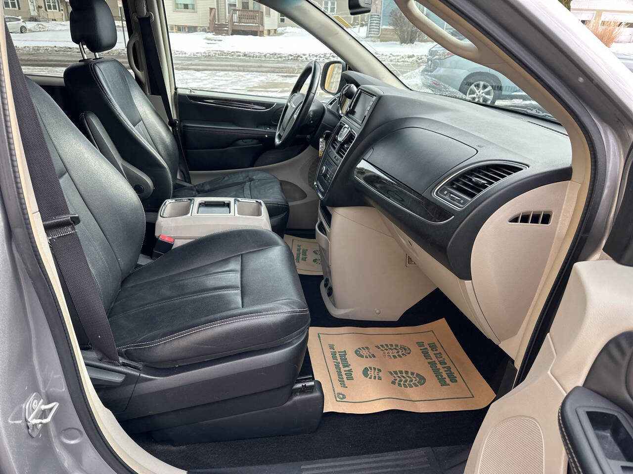 Used 2015 Chrysler Town & Country Touring image 13