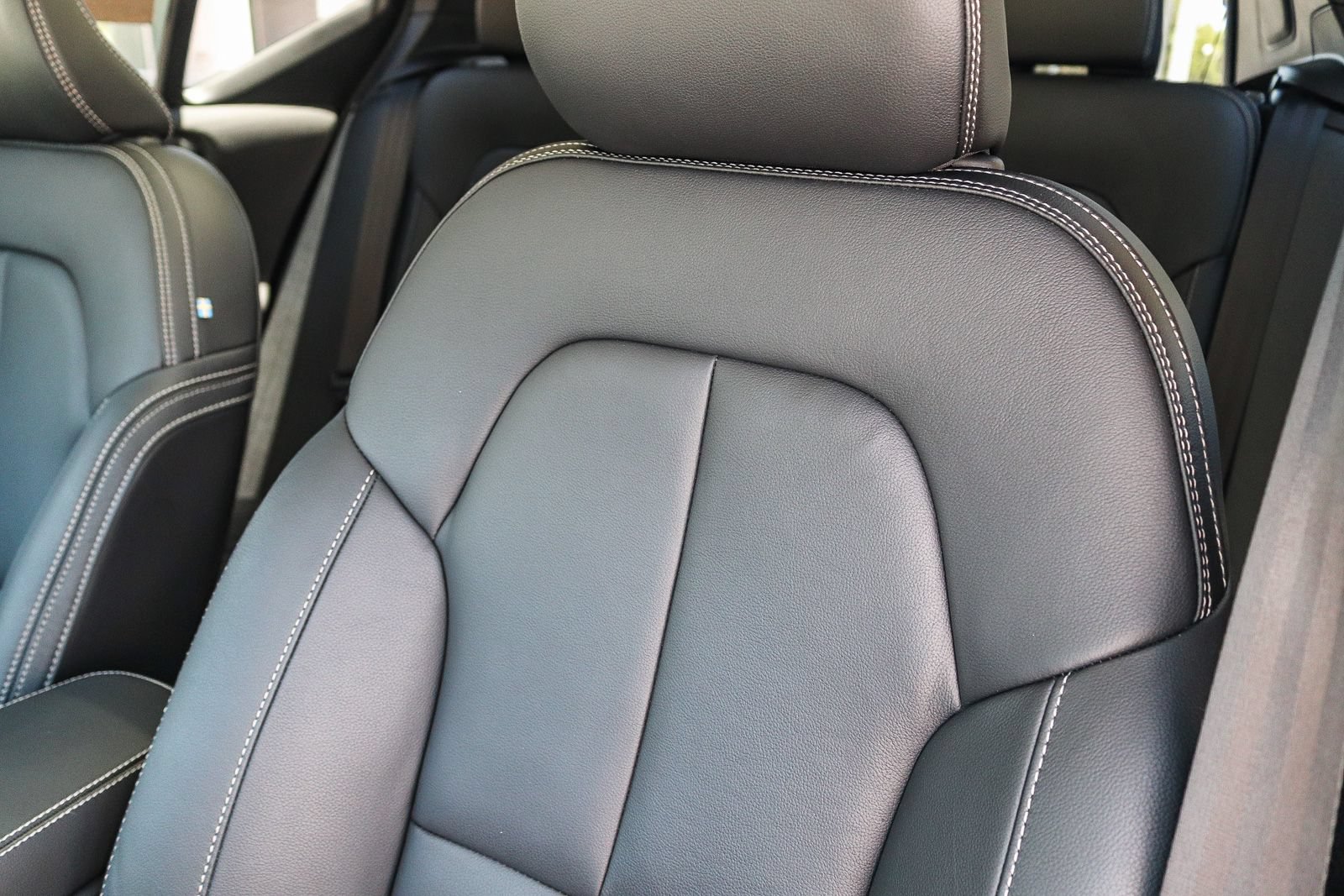 Certified 2026 Volvo XC40 B4 Core FWD image 29