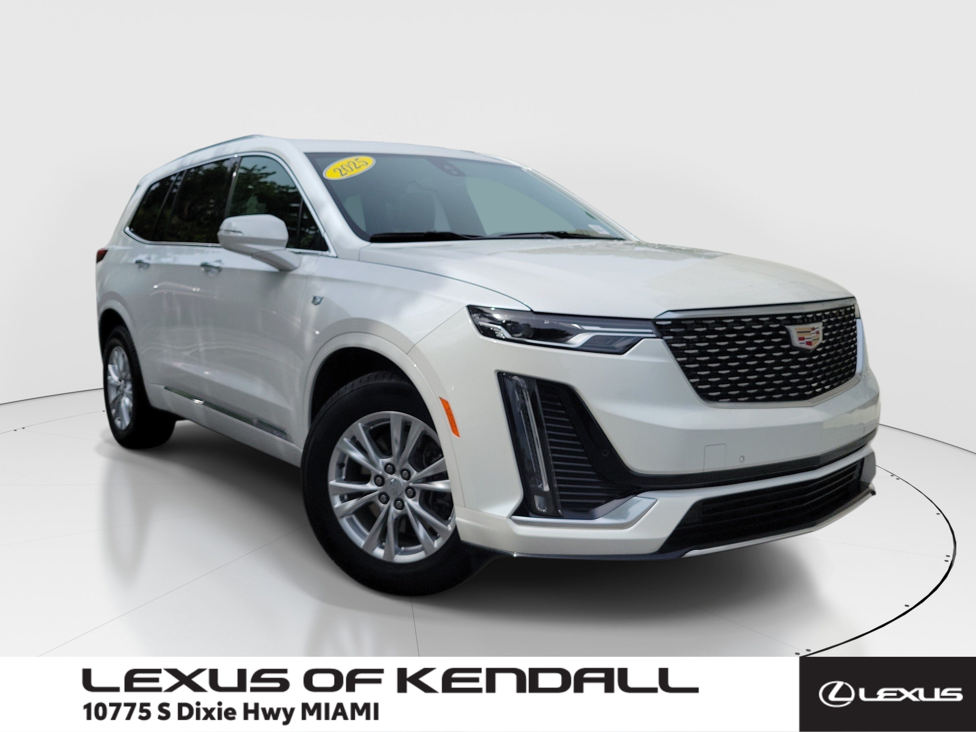 Used 2025 Cadillac XT6 Luxury FWD image 1