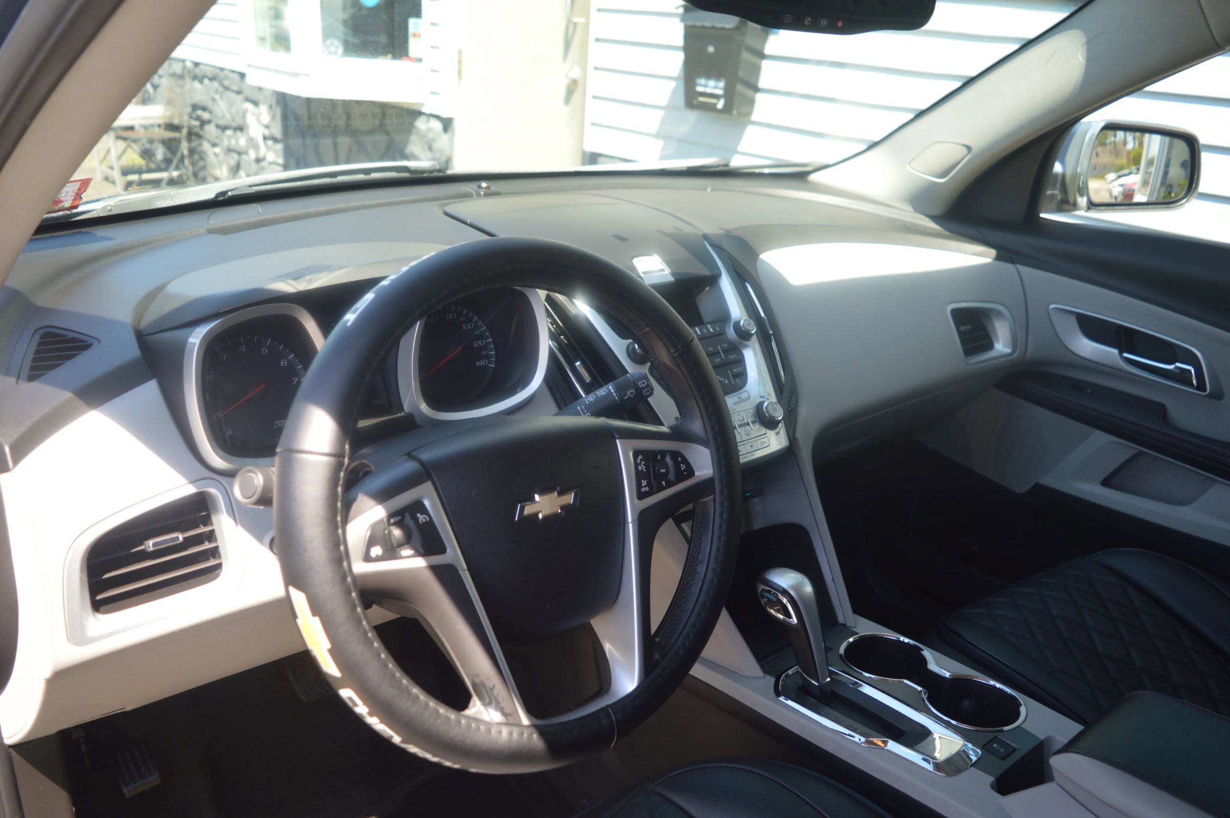 Used 2011 Chevrolet Equinox LT w/ Driver Convenience Package FWD image 27
