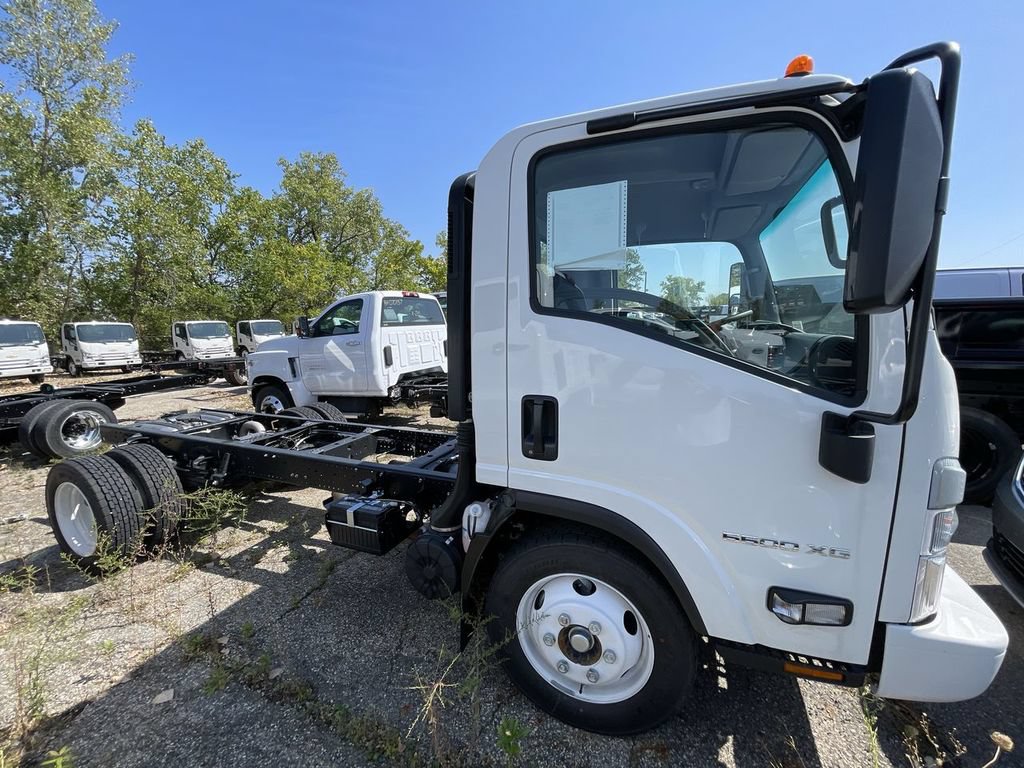 New 2024 Chevrolet Low Cab Forward 5500XG RWD image 4