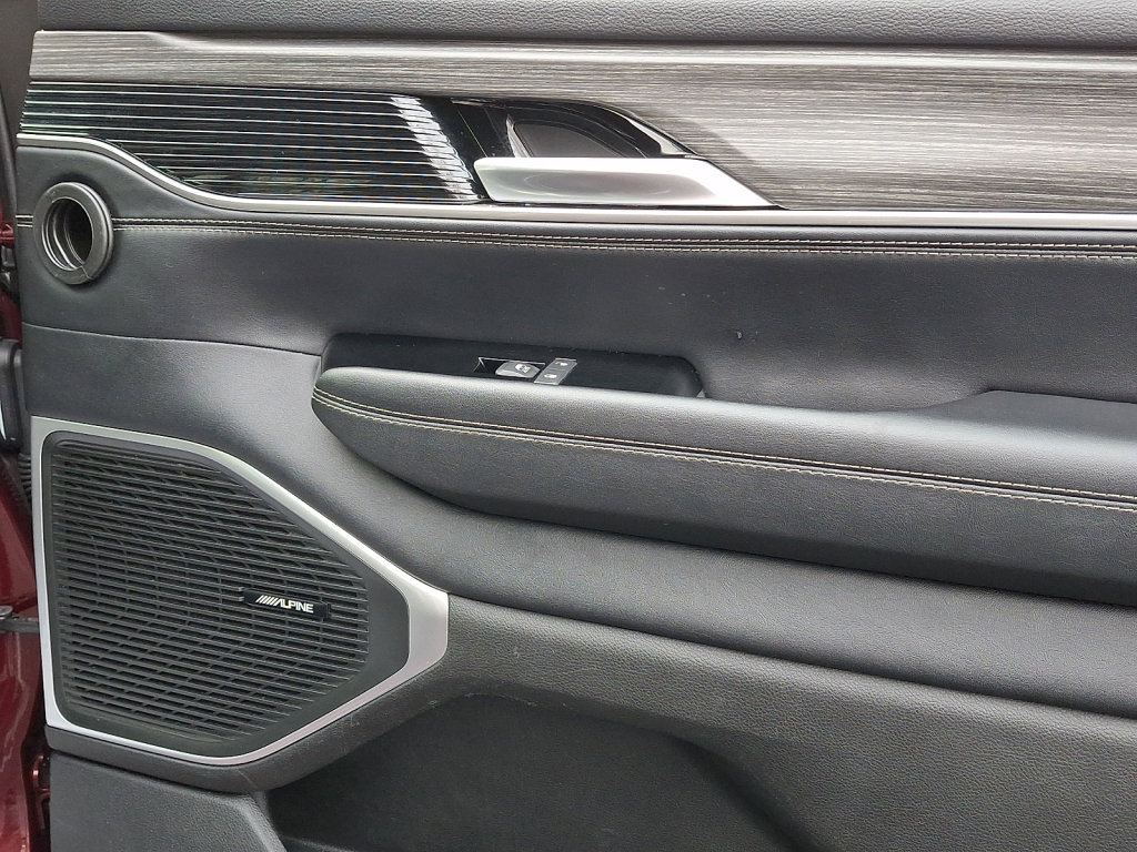 Used 2024 Jeep Wagoneer L Series II w/ Flexible Seating Group image 9