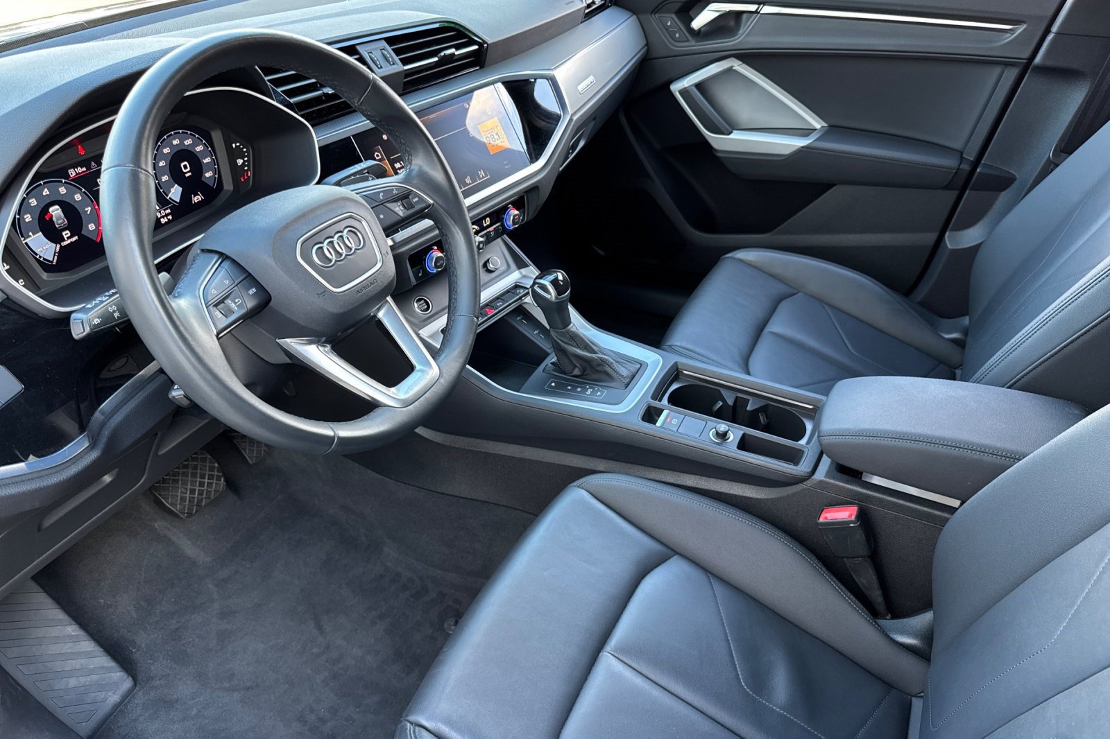 Used 2023 Audi Q3 2.0T Premium w/ Convenience Package AWD/4WD image 4