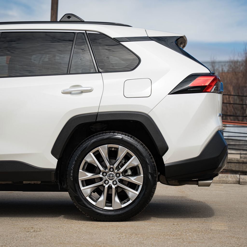 Used 2019 Toyota RAV4 Limited w/ Advanced Technology Package image 4