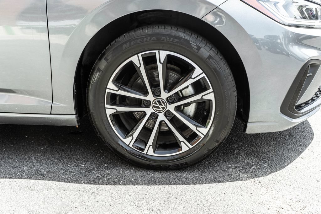 Used 2025 Volkswagen Jetta Sport FWD image 4