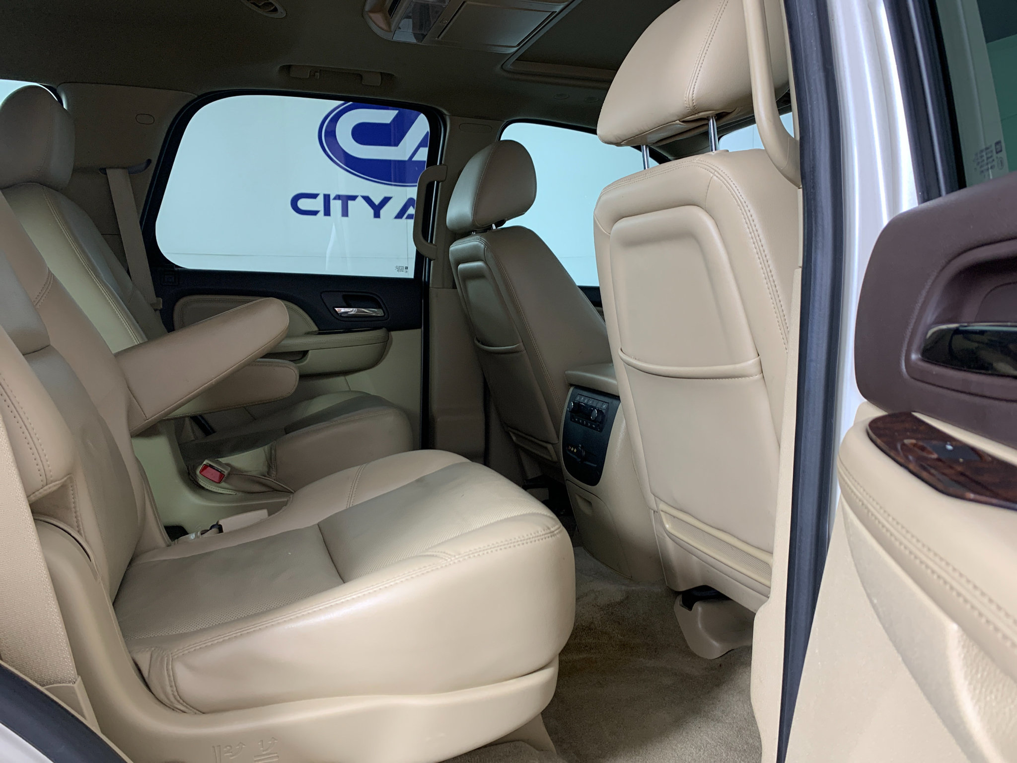 Used 2014 GMC Yukon Denali RWD image 36