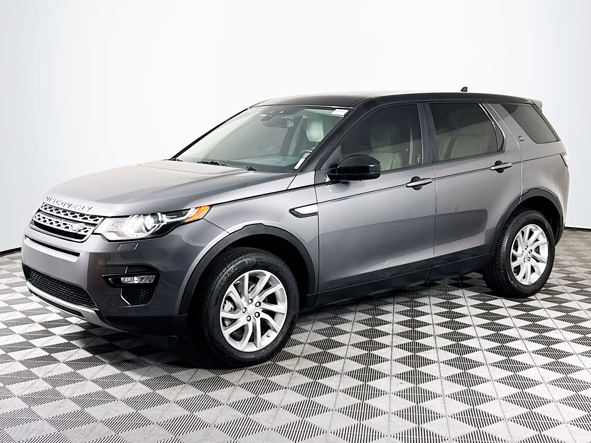 Used 2016 Land Rover Discovery Sport HSE AWD/4WD image 4