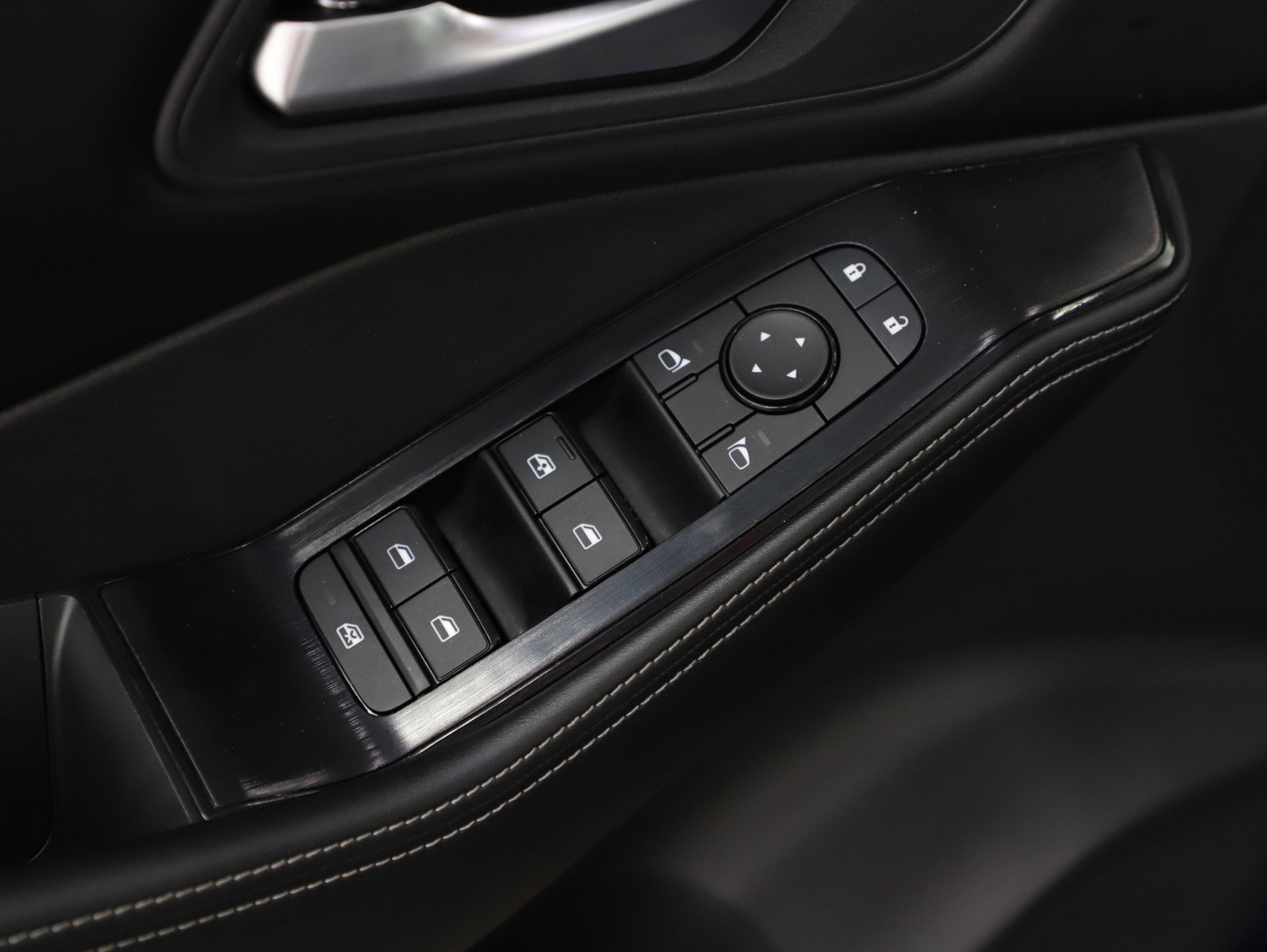 Used 2025 Nissan Rogue SV image 21