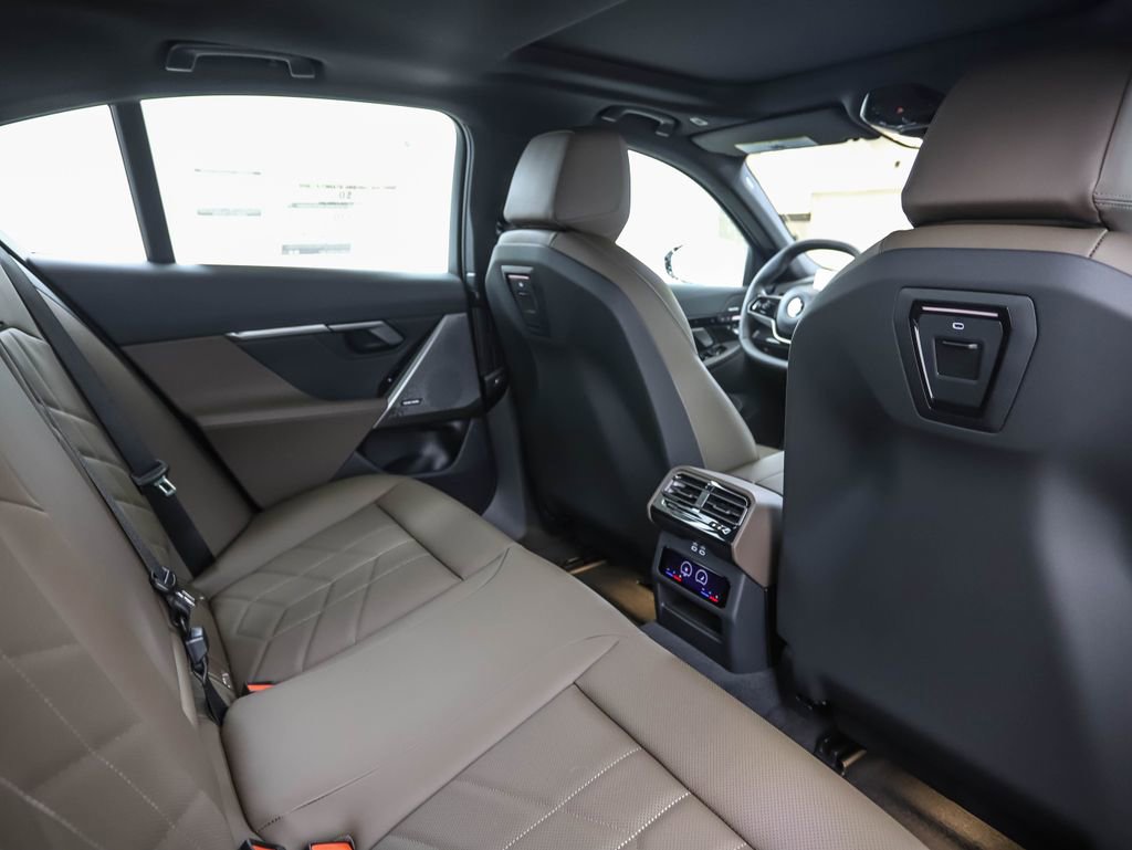 Used 2026 BMW 530i xDrive image 25