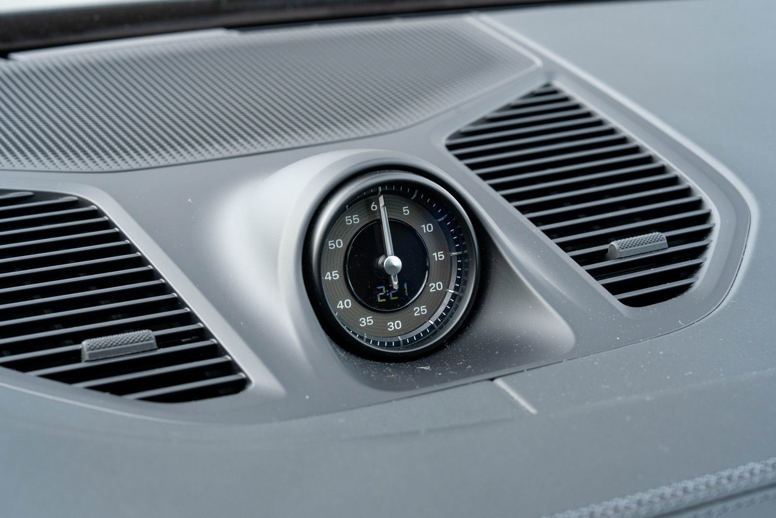 Certified 2025 Porsche Cayenne Turbo image 27