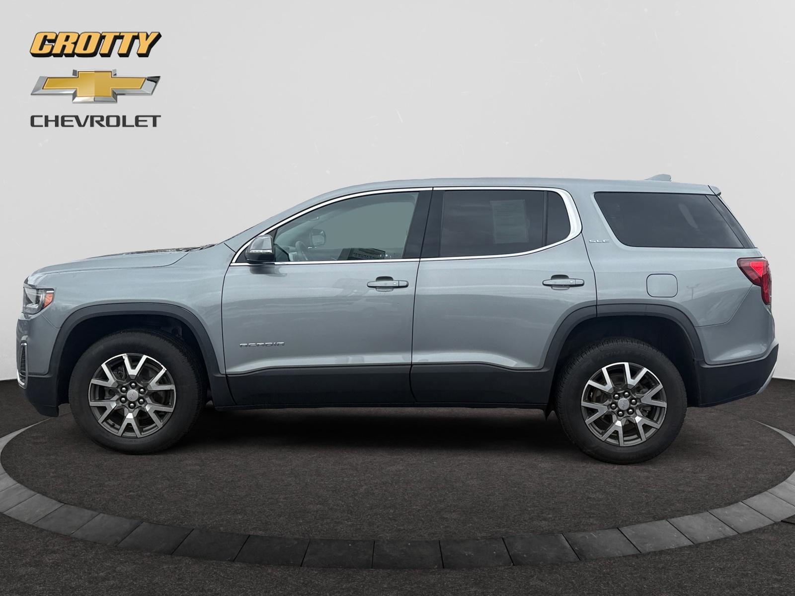 Used 2023 GMC Acadia SLE AWD/4WD image 2