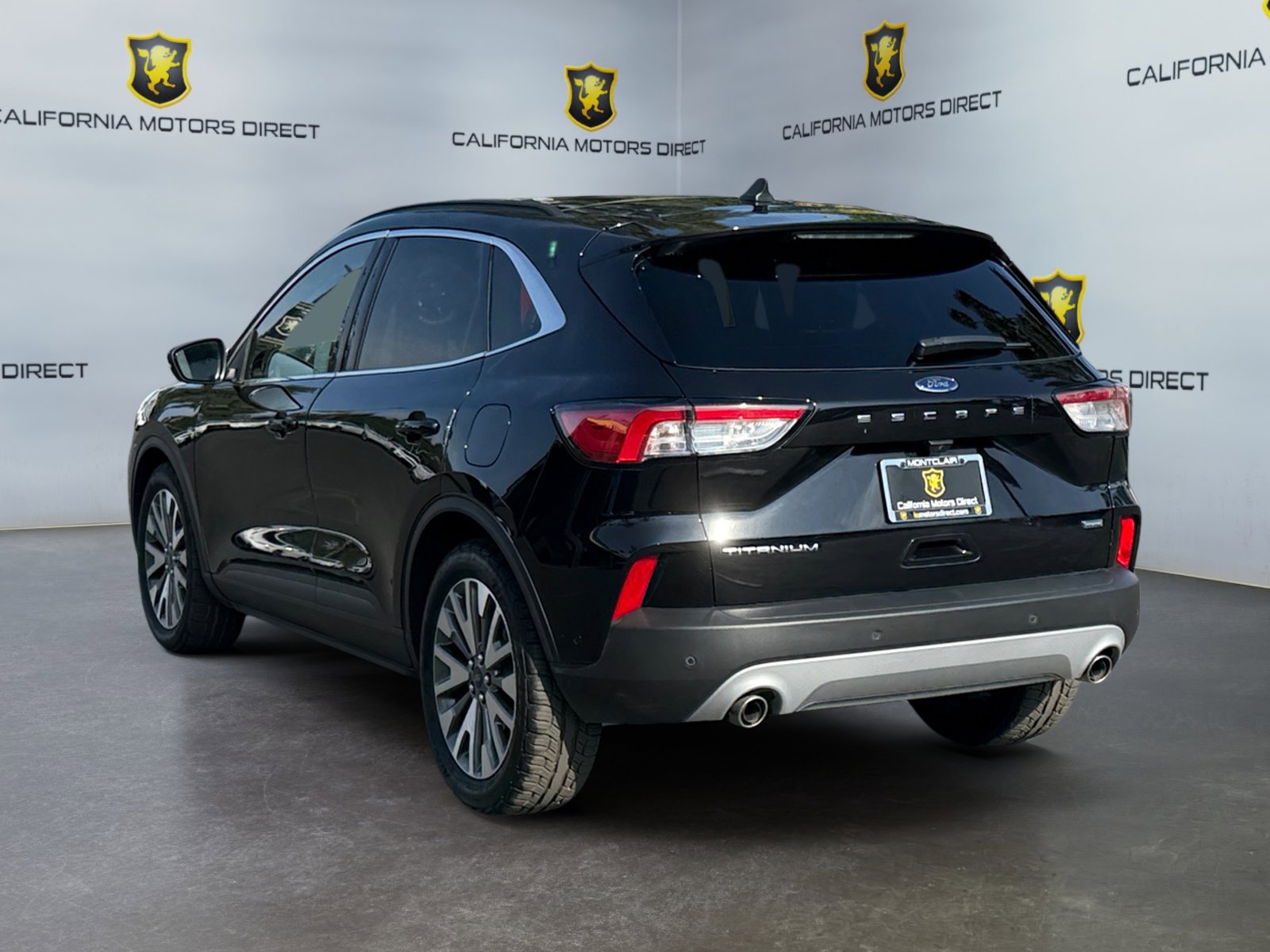 Used 2020 Ford Escape Titanium image 3