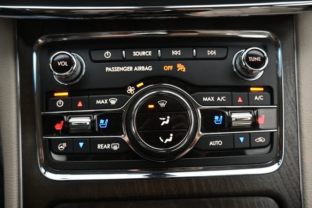 Used 2017 Lincoln Continental Reserve w/ Technology Package image 31