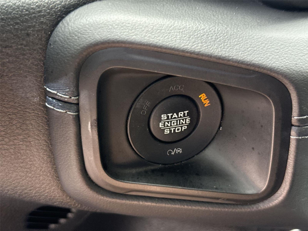 Used 2025 Jeep Wrangler Unlimited Sahara AWD/4WD image 14
