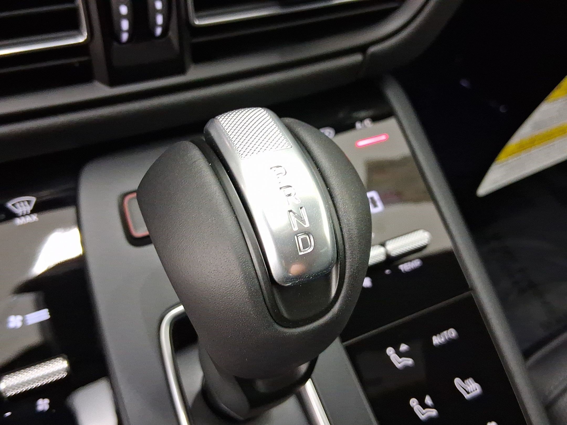 Used 2026 Porsche Macan AWD/4WD image 18